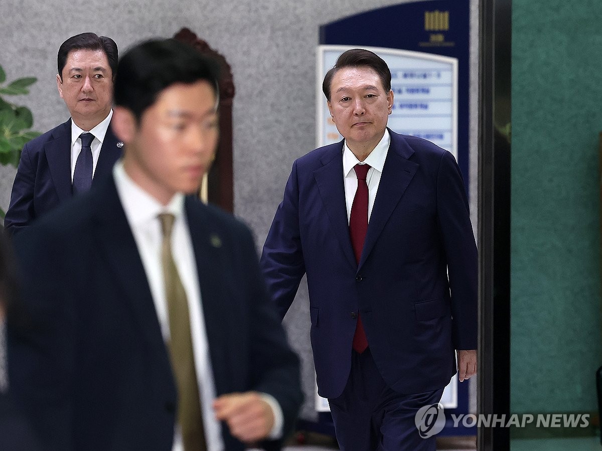 [속보] 尹, 30일 내란특검 조사 출석기일 변경 요청