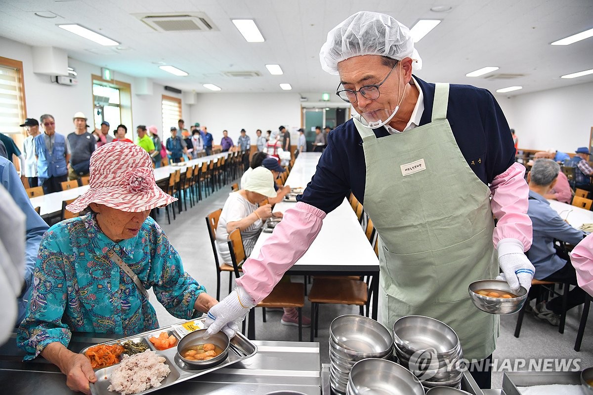 취약계층 어르신들을 위한 따뜻한 마음! 울주 복지단체, 건강꾸러미 전달 행사 개최