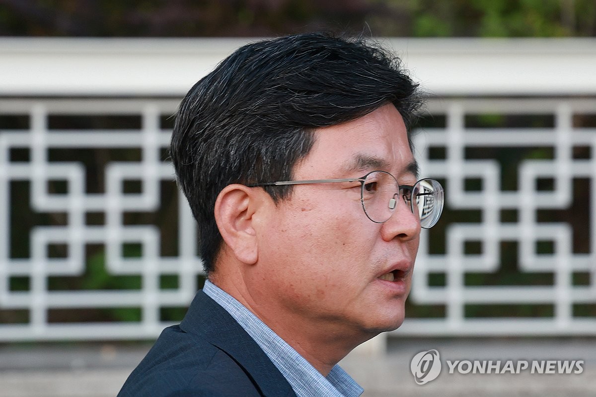 해병특검, 尹 아이폰 포렌식 의뢰…'복심' 부속실장 내…