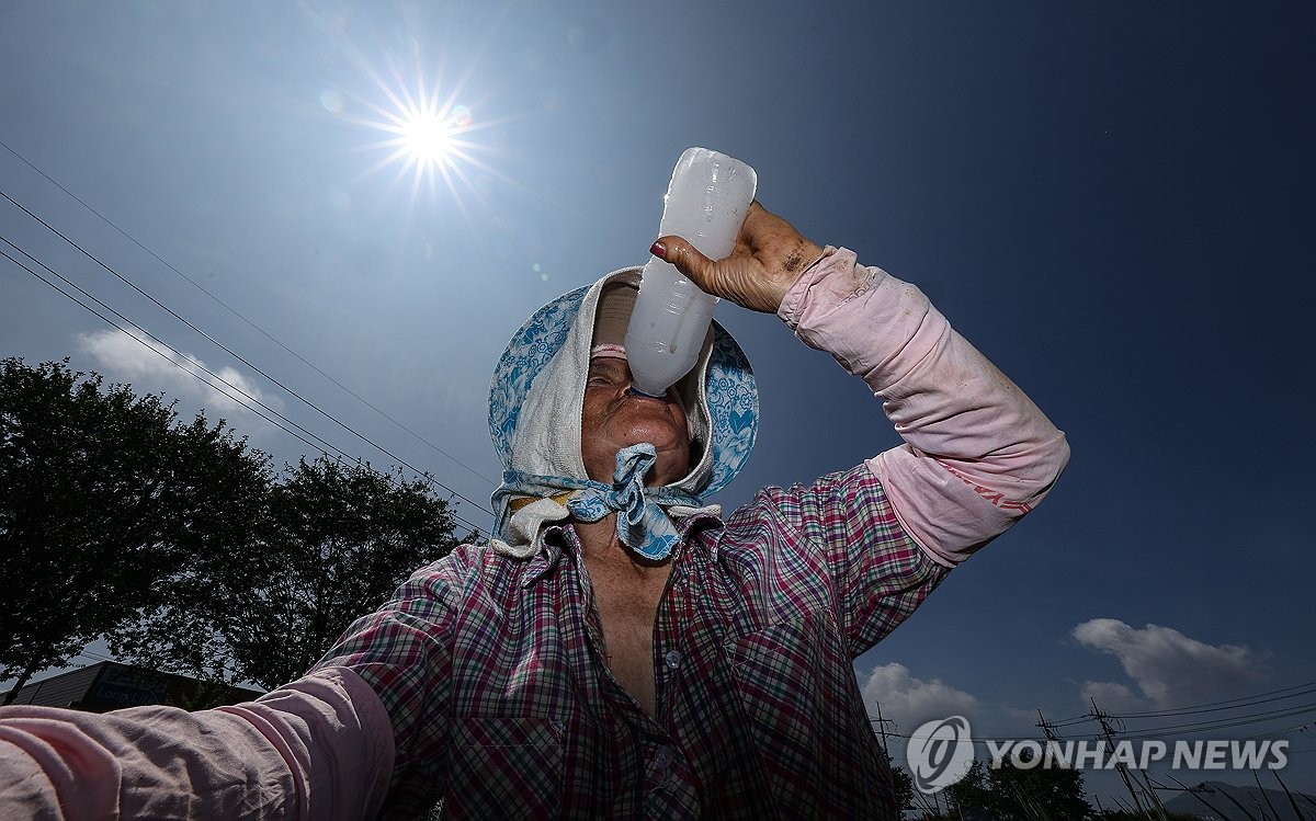 '아산 34.4도' 올해 최고기온…무더위가 두려운 농부·근로자들 관련 이미지1
