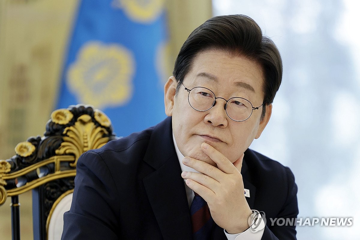 李대통령, 이달 美·日·中 등 10여개국에 특사 파견 추진