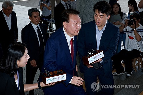 尹前大統領が出頭