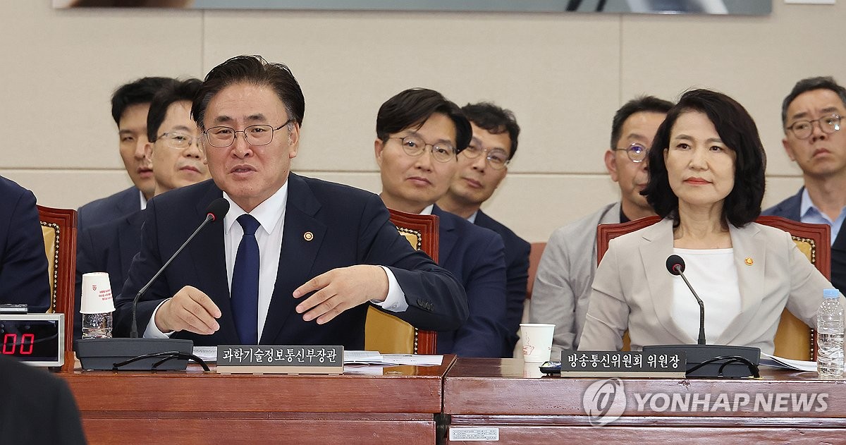 유상임 장관, 마지막 과방위서 "과기정통부 부총리급 격…