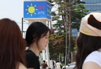 낮 최고 36도 폭염…곳곳 소나기
