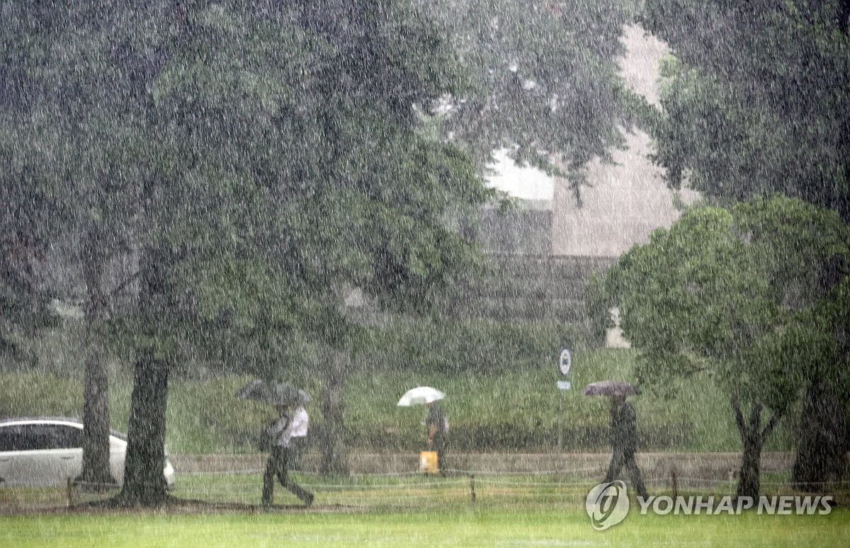 폭염 후 기습폭우에 퇴근길 곳곳 혼란…"기후변화 실감"(종합)