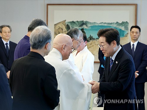 President Lee Jae-myung Emphasizes Role of Religious Leaders in Addressing Social Divisions