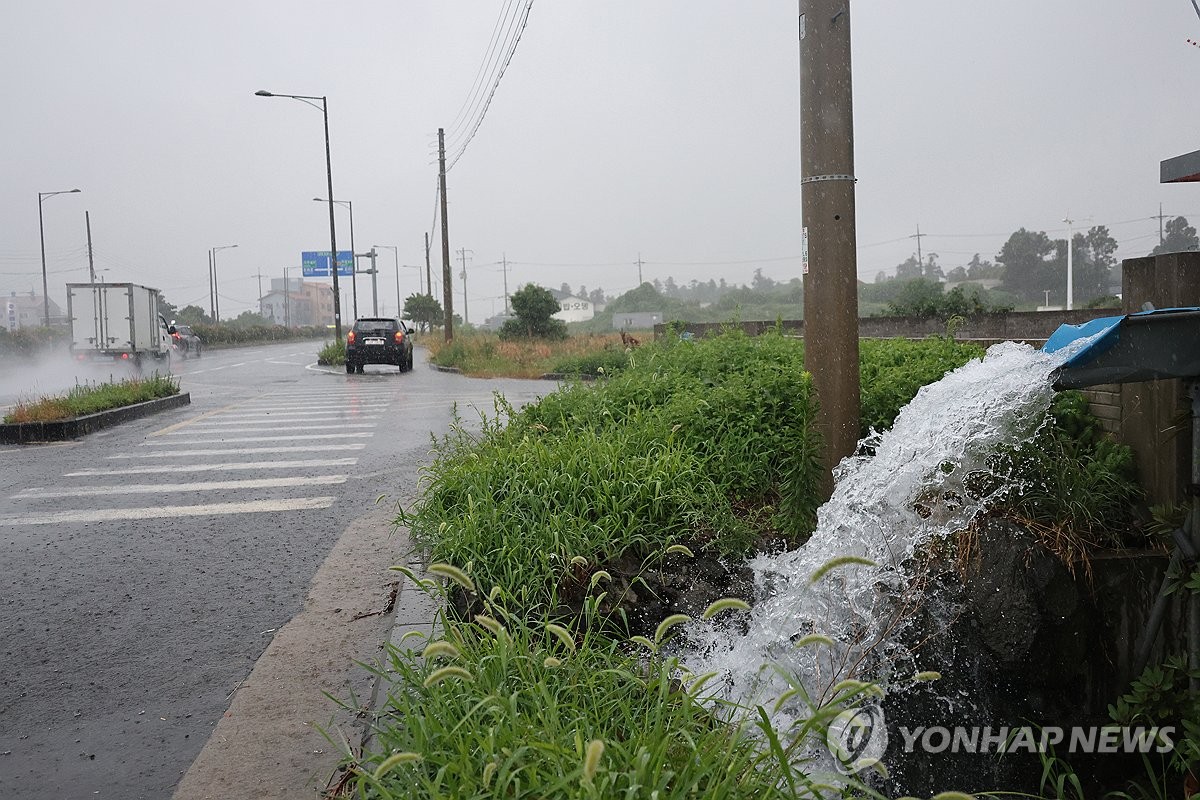 열대저압부 영향…밤사이 영남 중심 시간당 30∼50㎜ 집중호우
