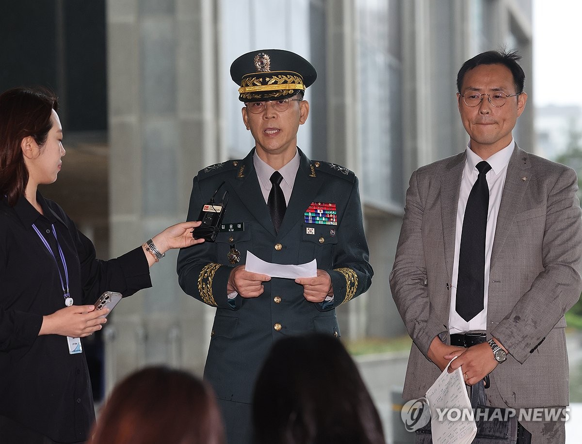 [속보] 드론사령관 "오물풍선 대응 위한 작전…대통령 만나본적 없다"