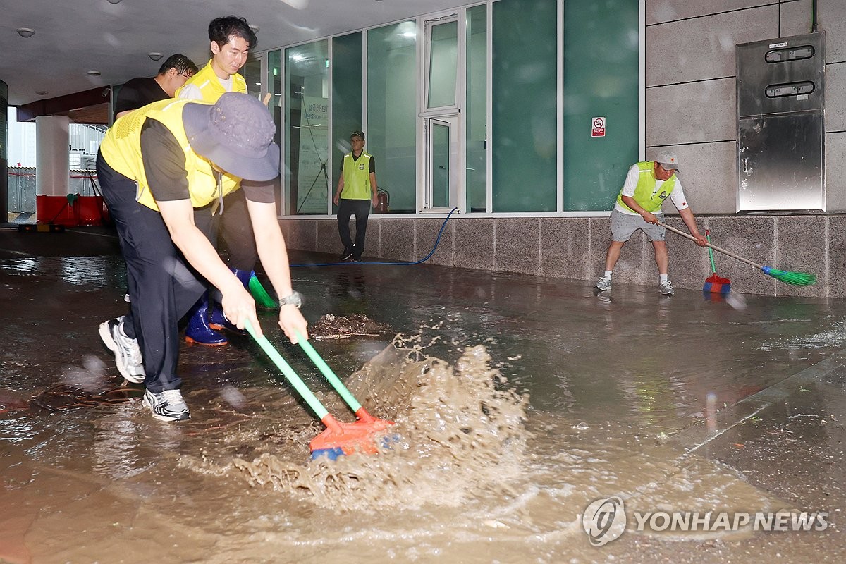 오늘 밤도 '시간당 100㎜' 극한호우 대비해야…모레까…
