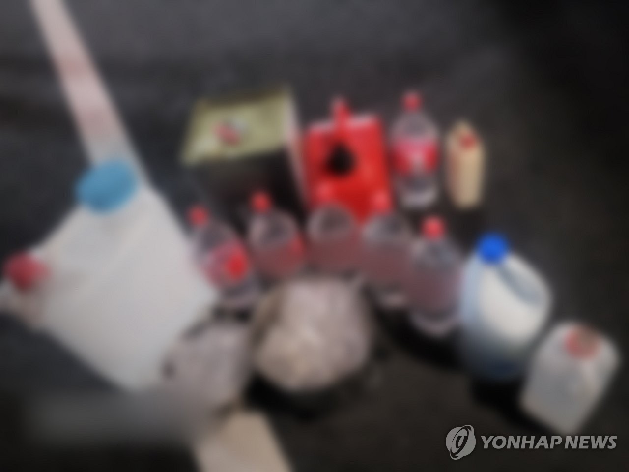 사제총기 살해 피의자 자택에서 발견된 시너, 페트병, 점화장치 등 폭발물 용의 물품