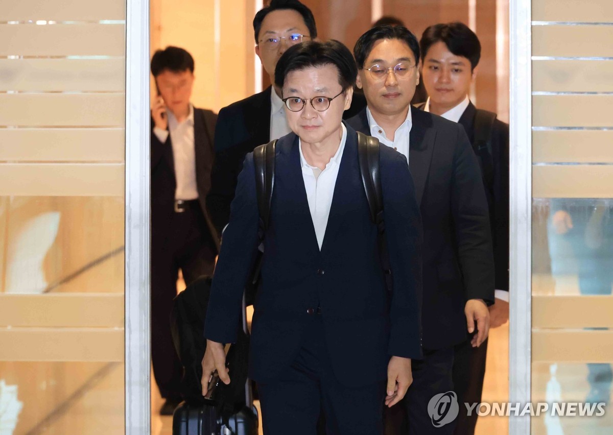 Industry minister heads to Washington for trade talks with U.S. counterparts