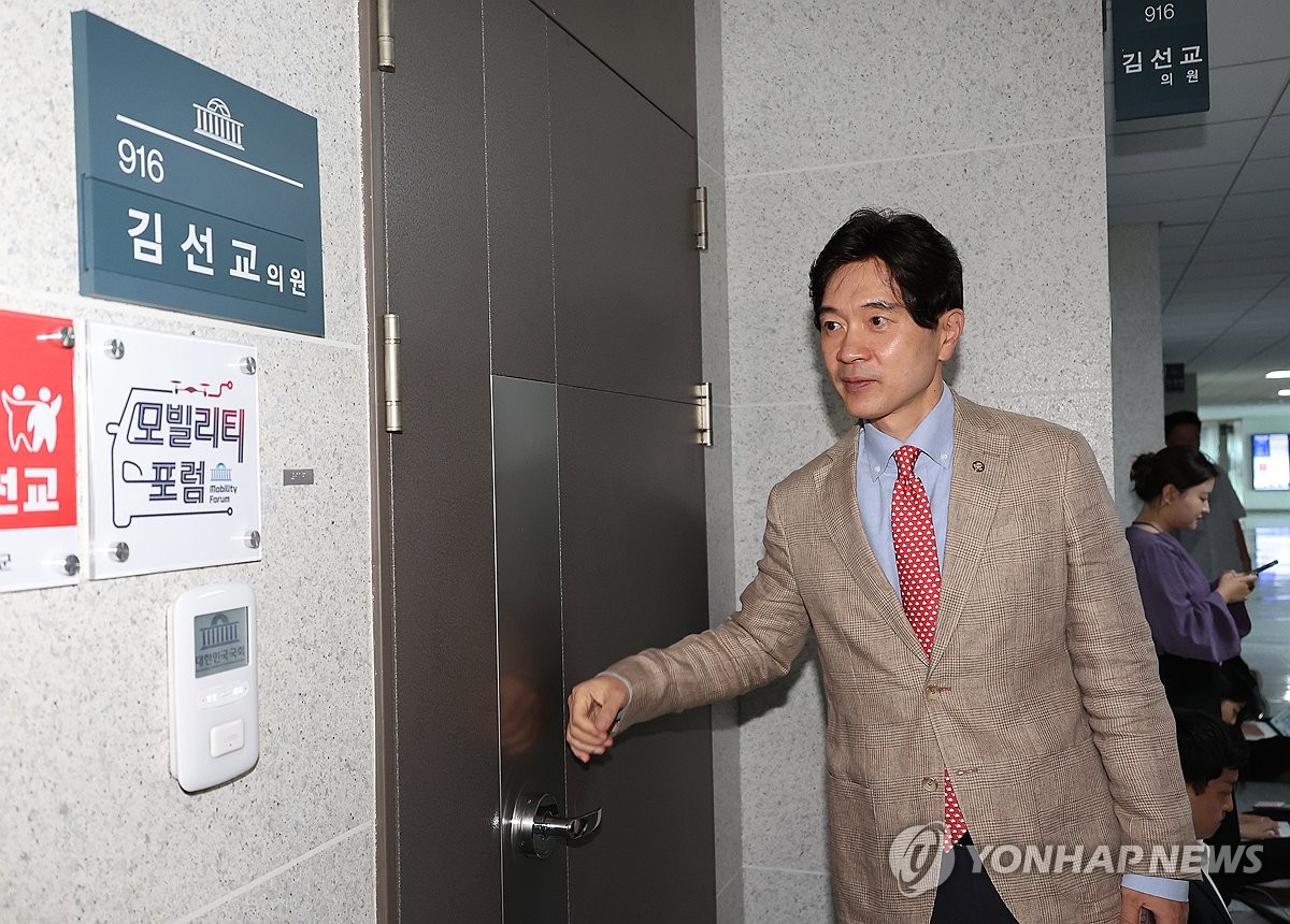 국힘, 내년 출마 밝힌 조국에 "양심도 반성도 없는 파렴치 행태"