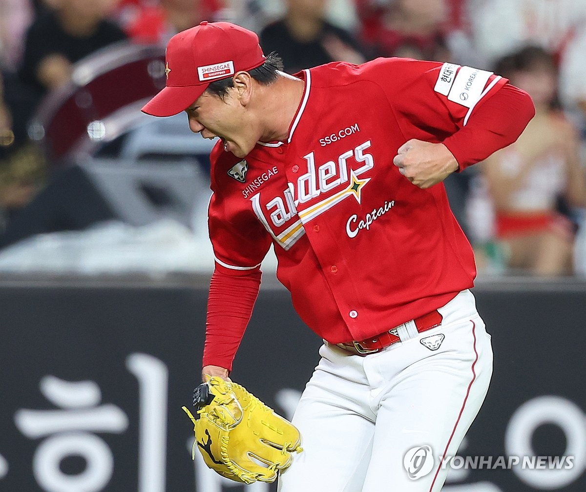 김광현, 류현진과 맞대결서 완승…6이닝 2실점 역투