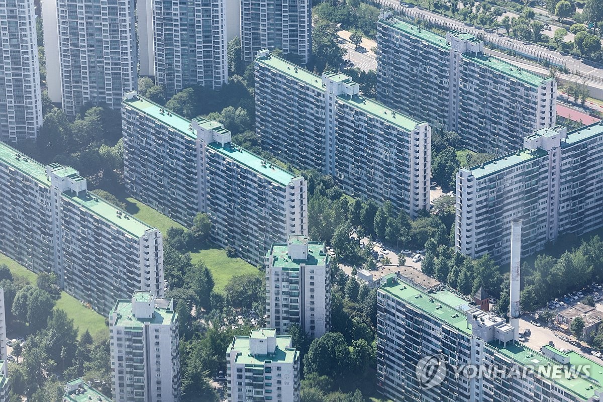 거래 관망세 속 서울 인기 단지 신고가