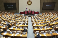 방송법 필리버스터 이틀째…與, 오후 본회의서 표결처리 전망