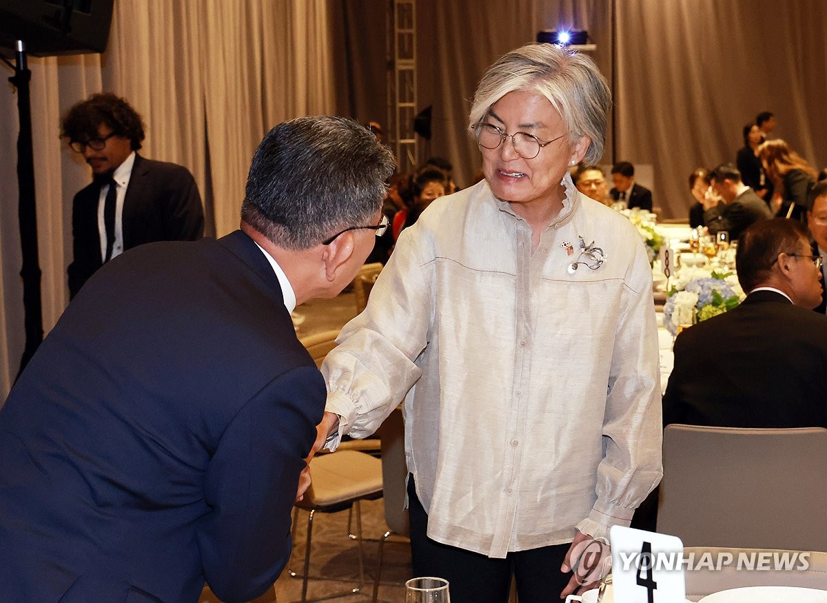 워싱턴 동포 간담회에서 인사하는 강경화 전 장관