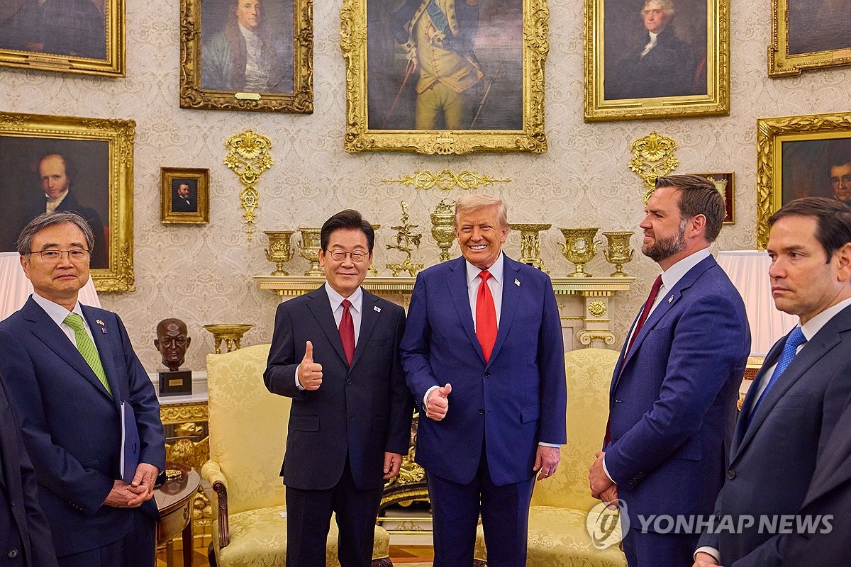 이재명 대통령, 트럼프 대통령과 엄지척