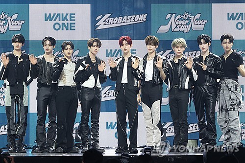 R1SE アルバム　周震南、刘也トレカ R1SE アルバム 周震南、刘也トレカ KPOP ZB1 Debut Album Selfie