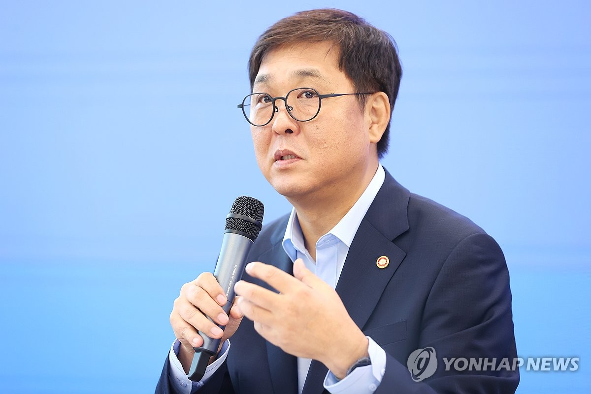 Despite Korean culture's flash, industries' reality remains dire, says new minister