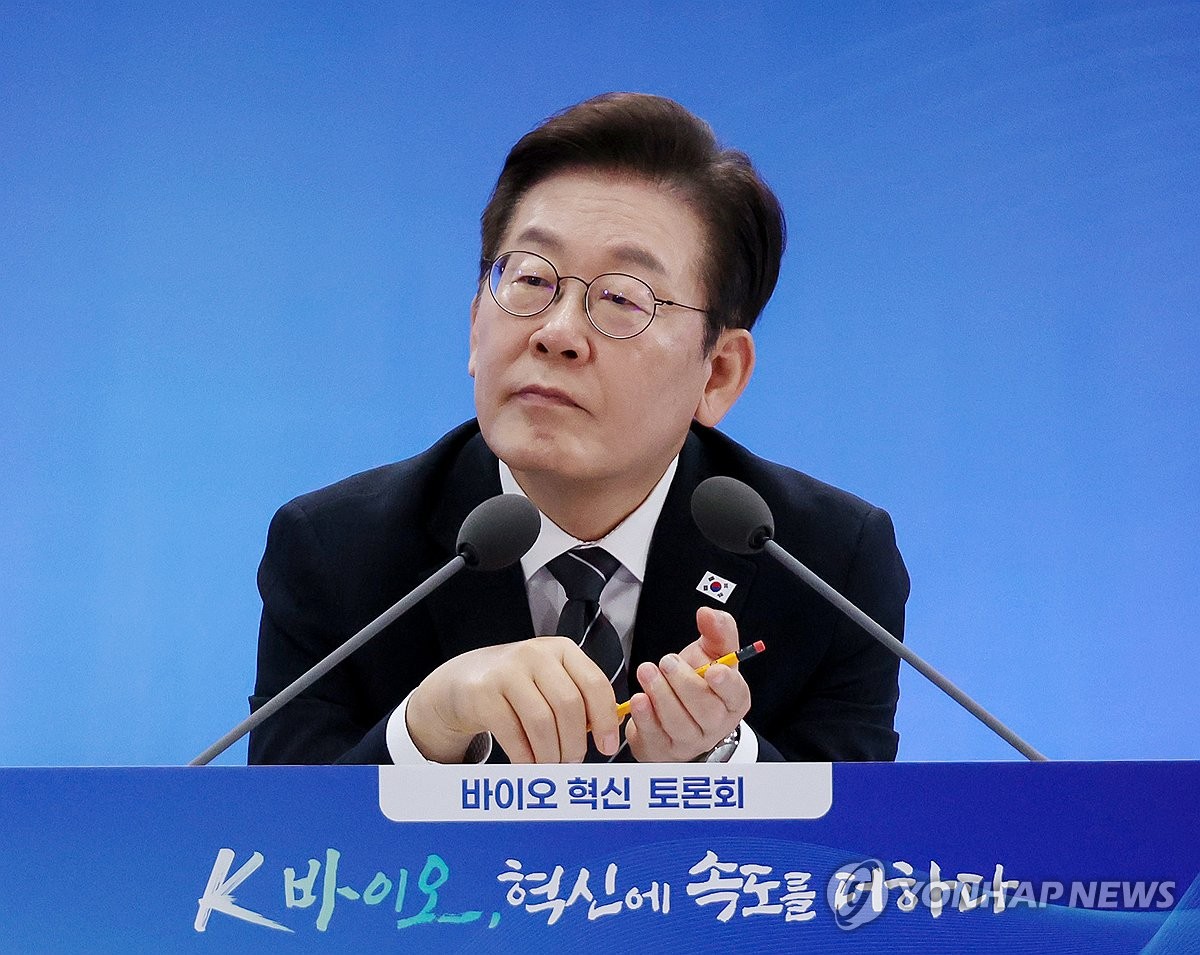 인천 용현시장 '깜짝방문' 李대통령 "소상공인 살아야 경제살아"