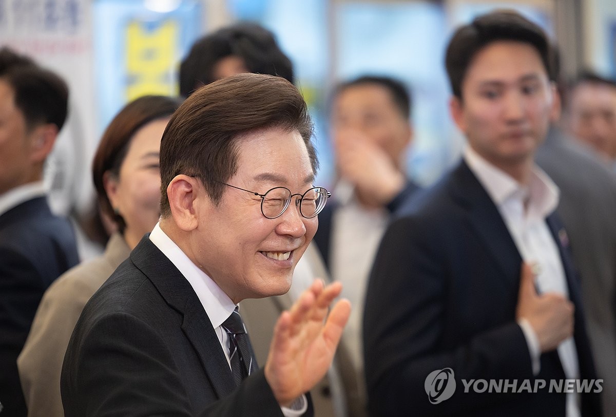 李대통령 박찬욱 감독, 의미 있는 성과…영화인 버팀목 되겠다