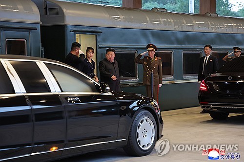 북 "김정은 방중 마치고 평양 복귀"…주애 사진도 실어