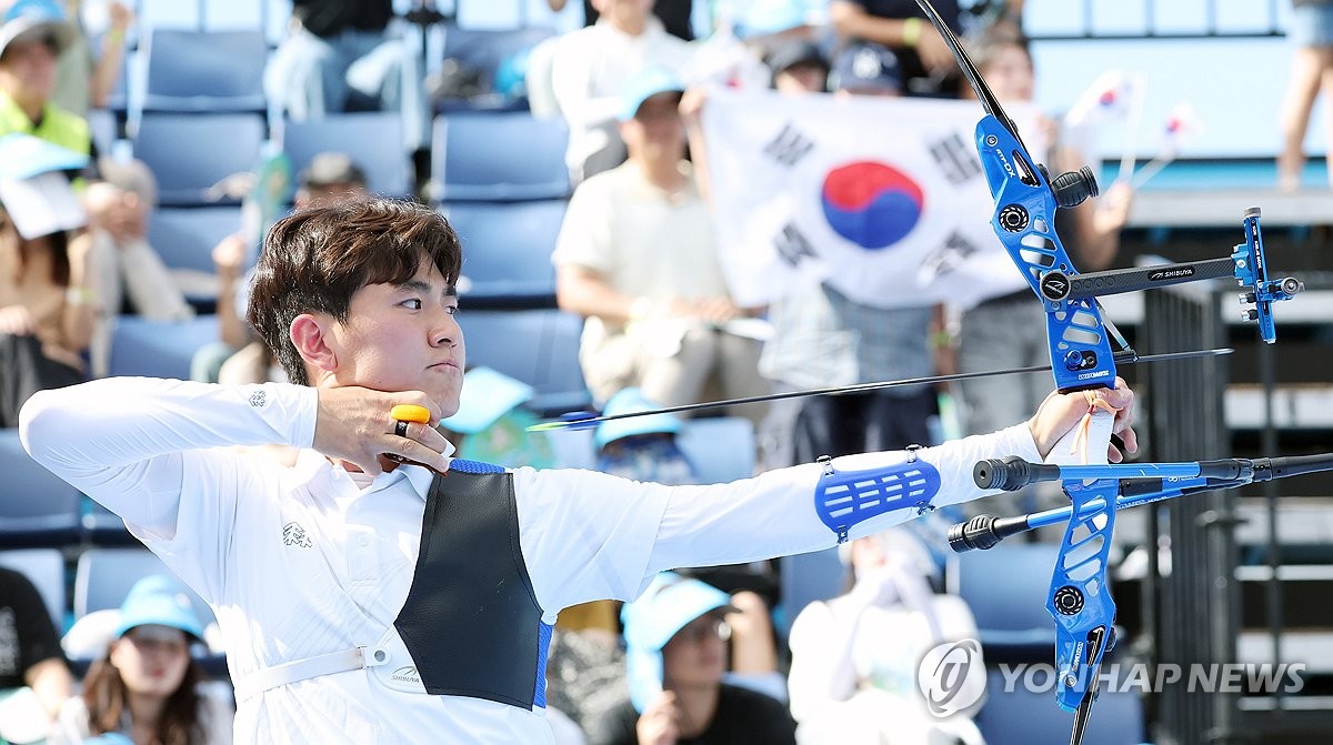 김제덕, 광주 세계양궁 개인전 8강 진출…한국 선수 유일