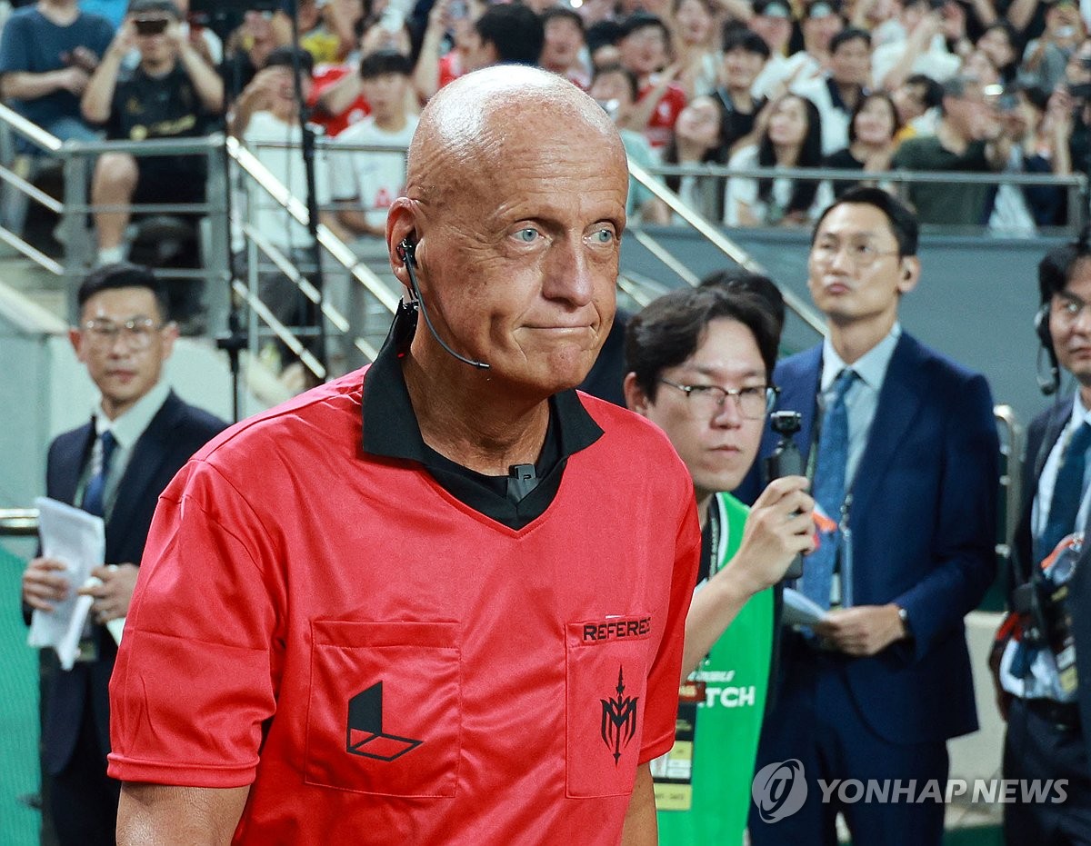 '주심은 콜리나'