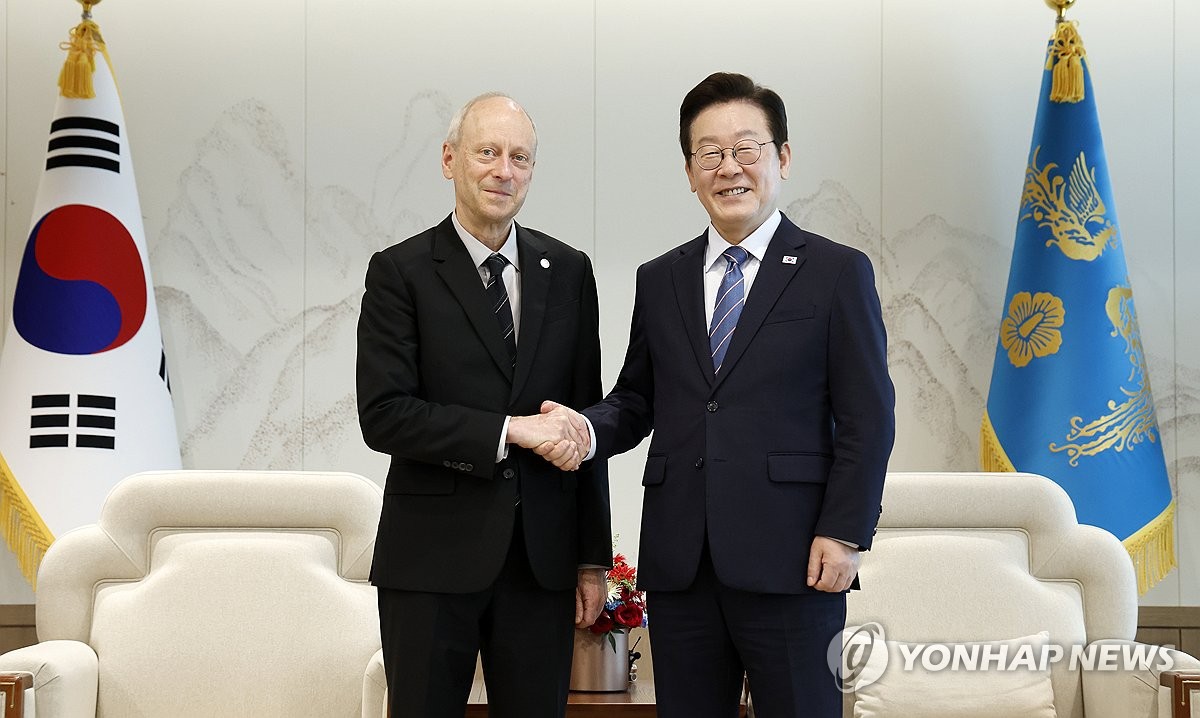 샌델 만난 李대통령 "민주주의 하면 아테네 아닌 서울 떠올릴것"(종합)