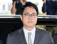 '尹 석방 지휘' 심우정 내란특검 출석…피고발인 신분