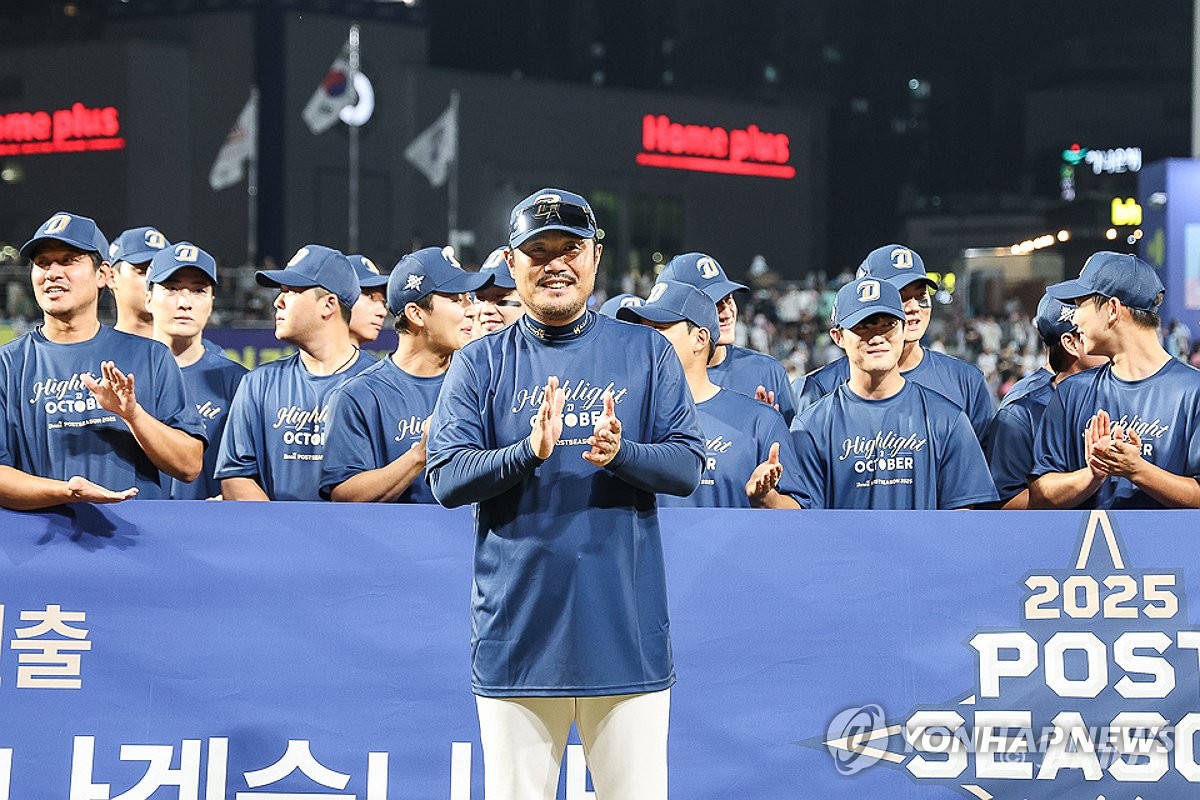 박수치는 이호준 감독