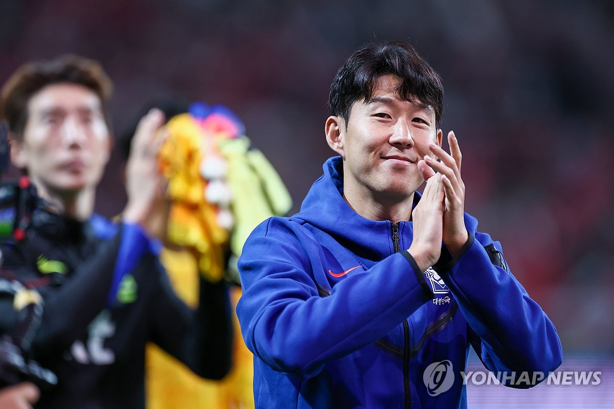 2-0 승리 거둔 대한민국, 손흥민의 박수