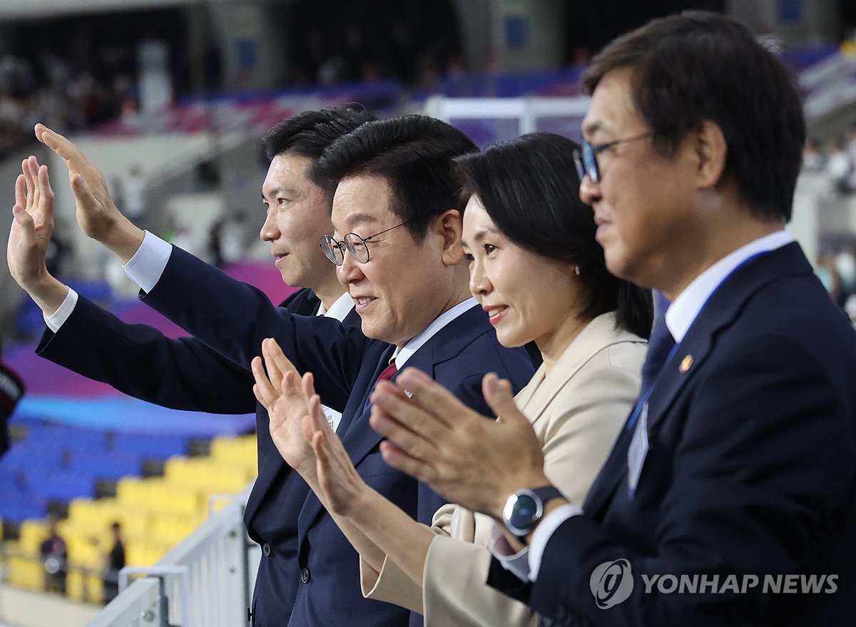 전국체전 개막식, 선수단 반기는 이재명 대통령