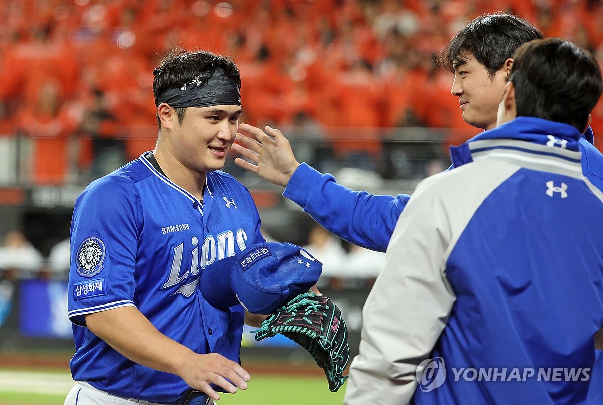 마운드 내려가는 최원태