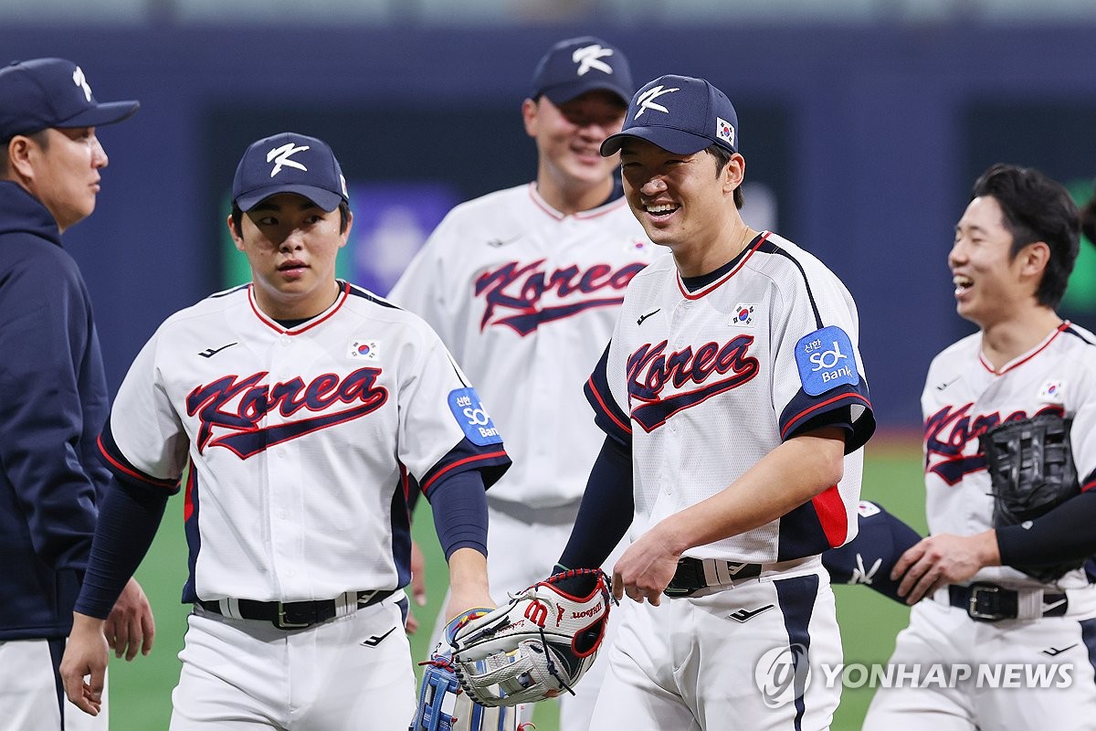 외야 수비 훈련한 대표팀 선수들