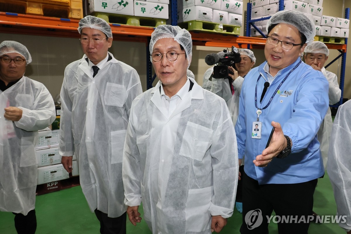 원주 로컬푸드 현장 점검하는 김민석 국무총리