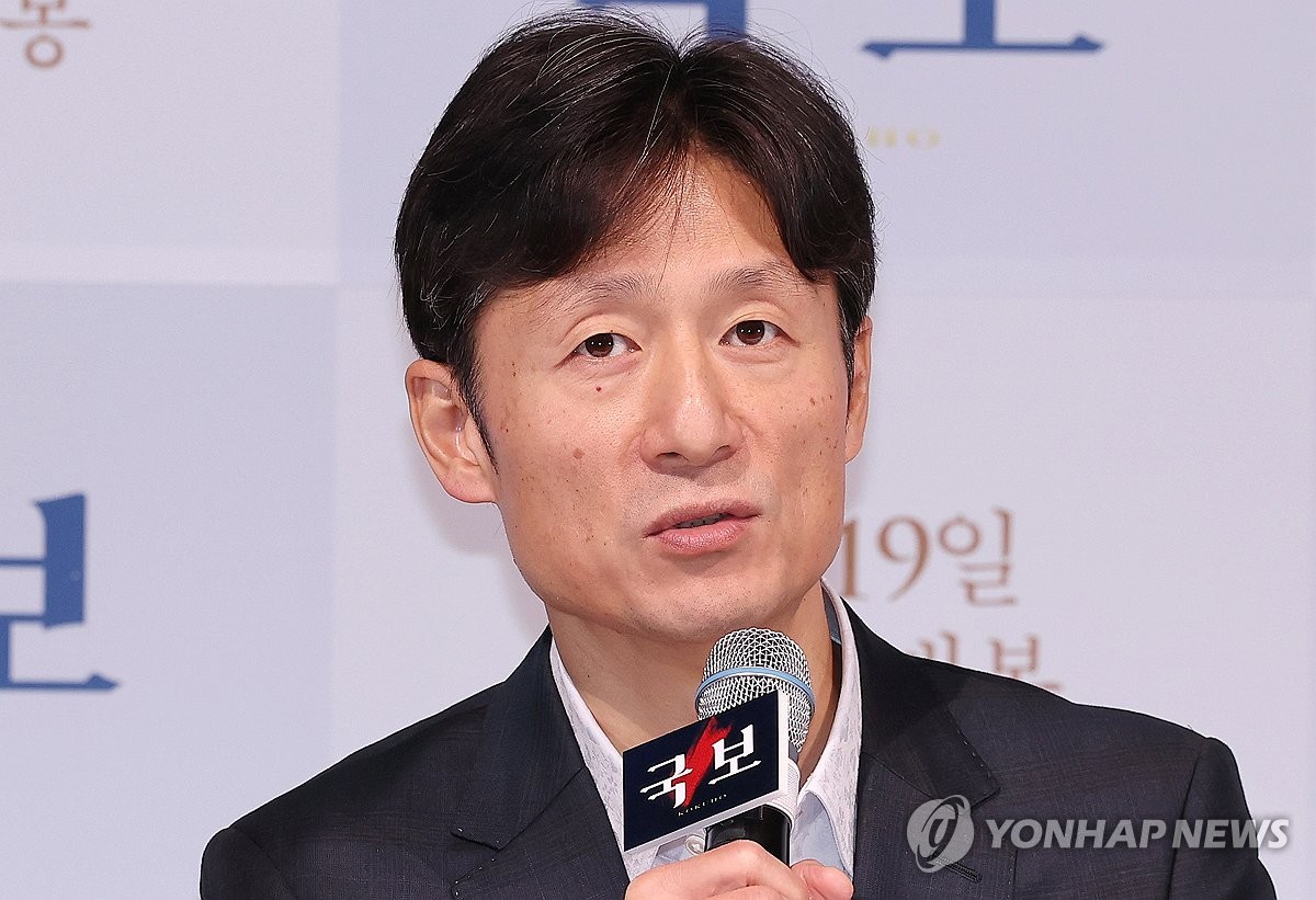 인사말하는 이상일 감독