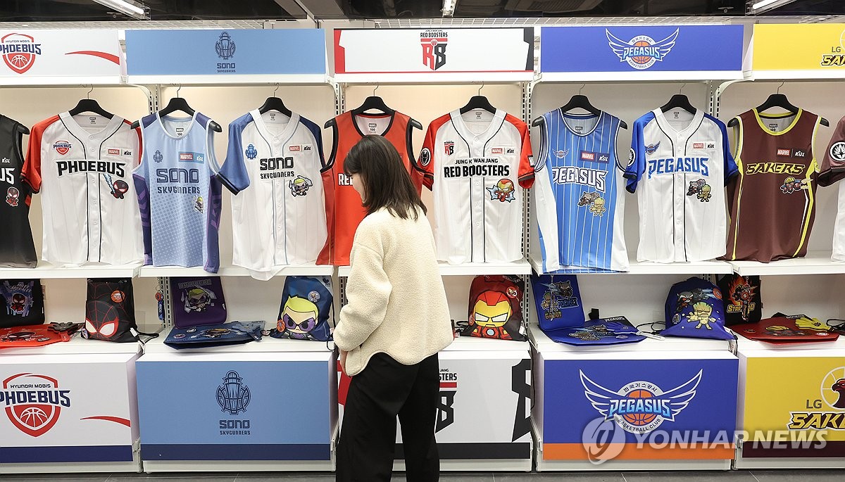 정관장은 아이언맨, SK는 스파이더맨…KBL-마블 테마 팝업스토어