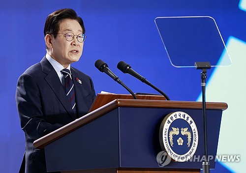 李대통령 "핵없는 한반도·평화공존·공동성장…미래로 나아갈 것"