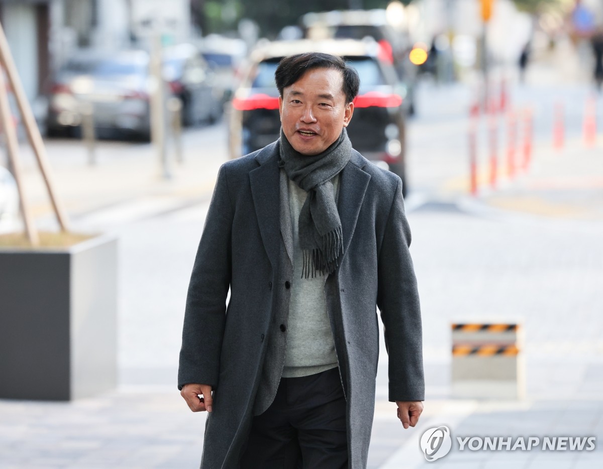 출근하는 김종철 방미통위원장 후보자