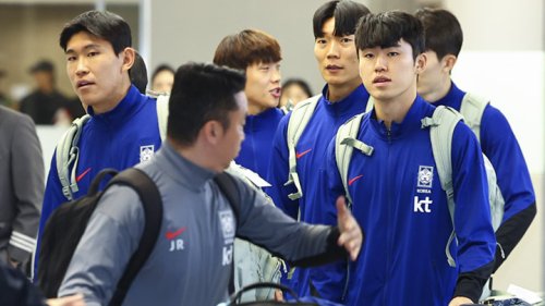 월드컵 예선 원정경기 마치고 돌아온 축구 대표팀 선수들