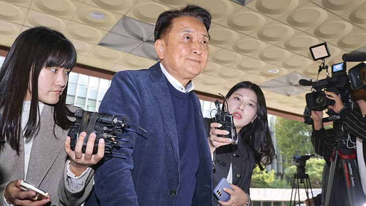 김영환 충북지사, '국조위증 혐의' 경찰 출석