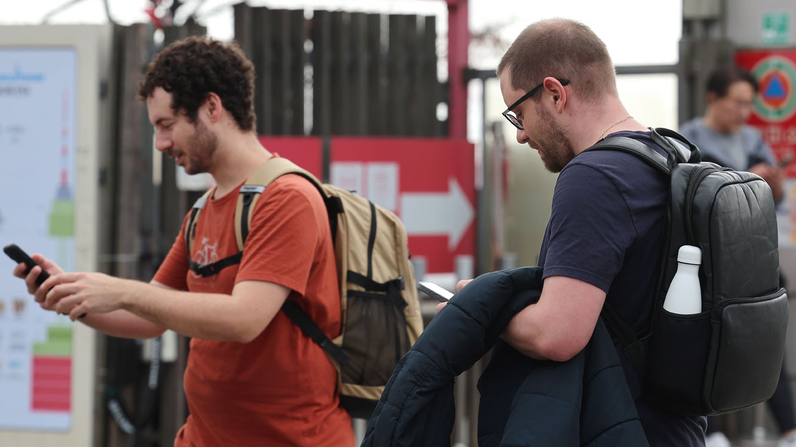 '오늘 덥네'…반팔 차림의 외국인 관광객들