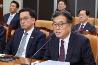 내란특검, '헌법재판관 졸속지명 의혹' 정진석 전 비서실장 소환